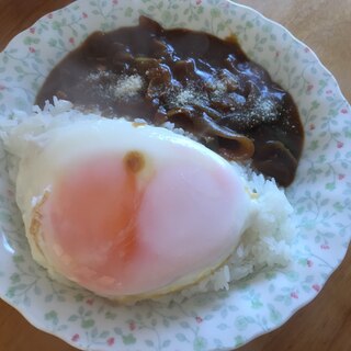 目玉焼きと粉チーズのカレー